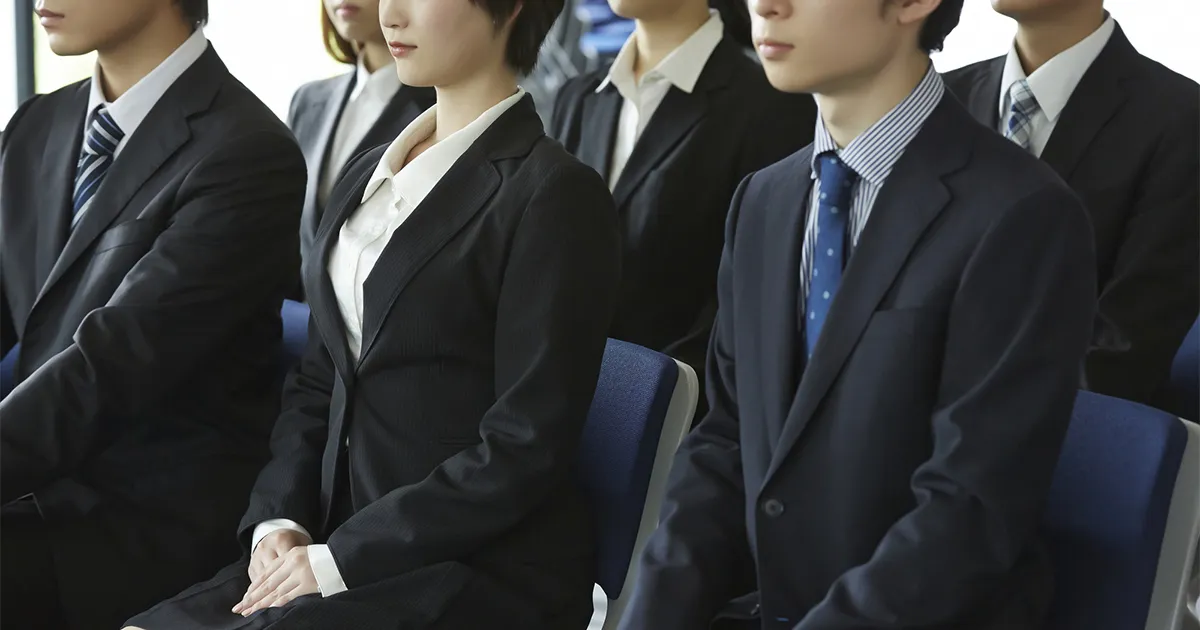 離れた場所の新入社員にも感動と歓迎の瞬間をオンラインで共有。